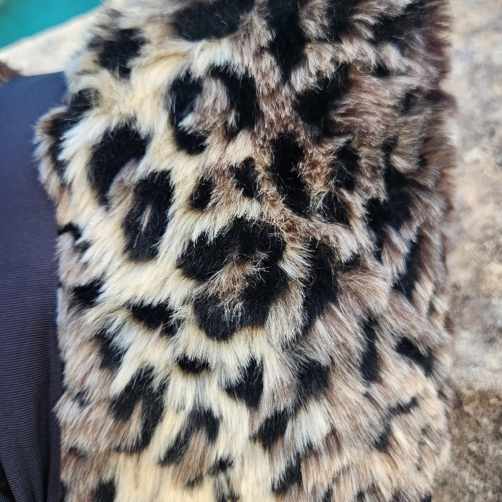 NWOT Faux Fur Leopard Print Blanket - Picture 2 of 5